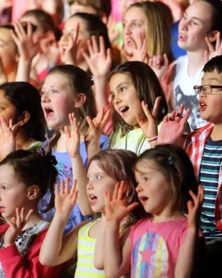 Live concert by Imagination Movers